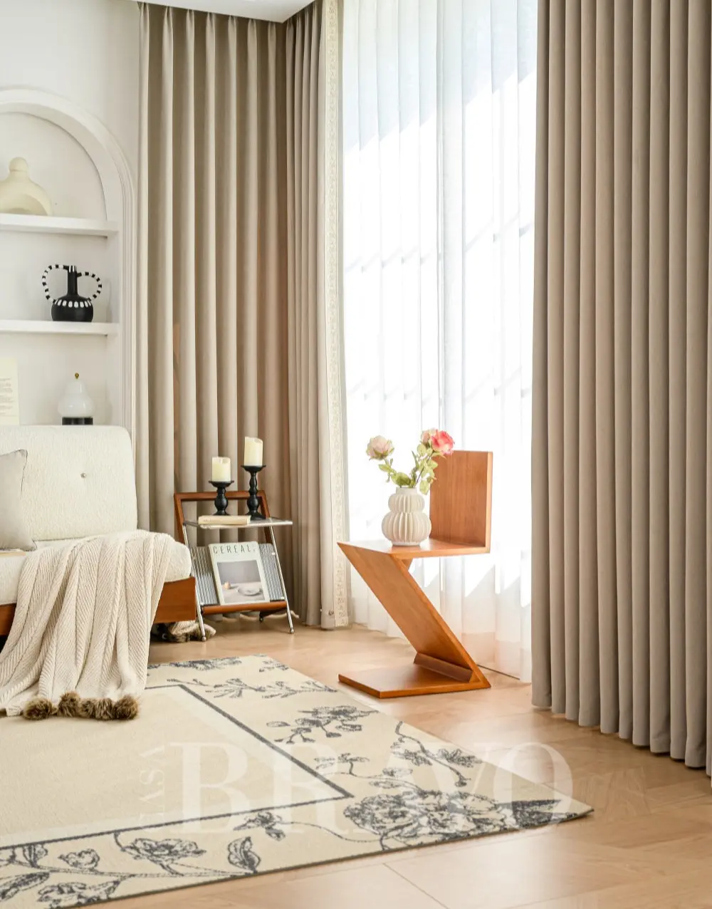 ستائر معتمة مخملية فاخرة باللون البيج - فخامة عصرية لديكور داخلي مريح