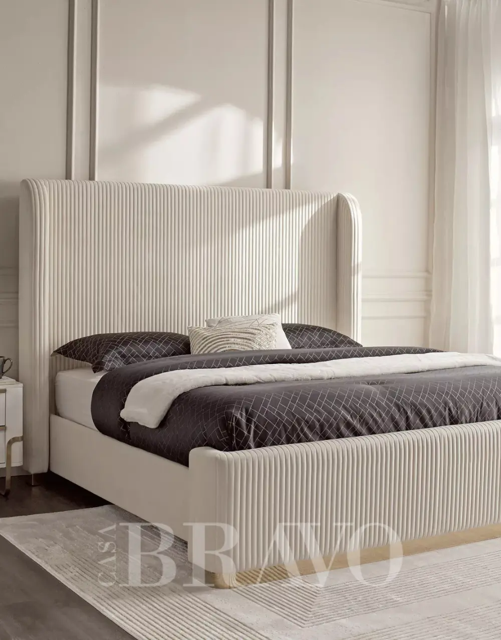 سرير كريست لوم - أناقة منحوتة بملمس فاخر