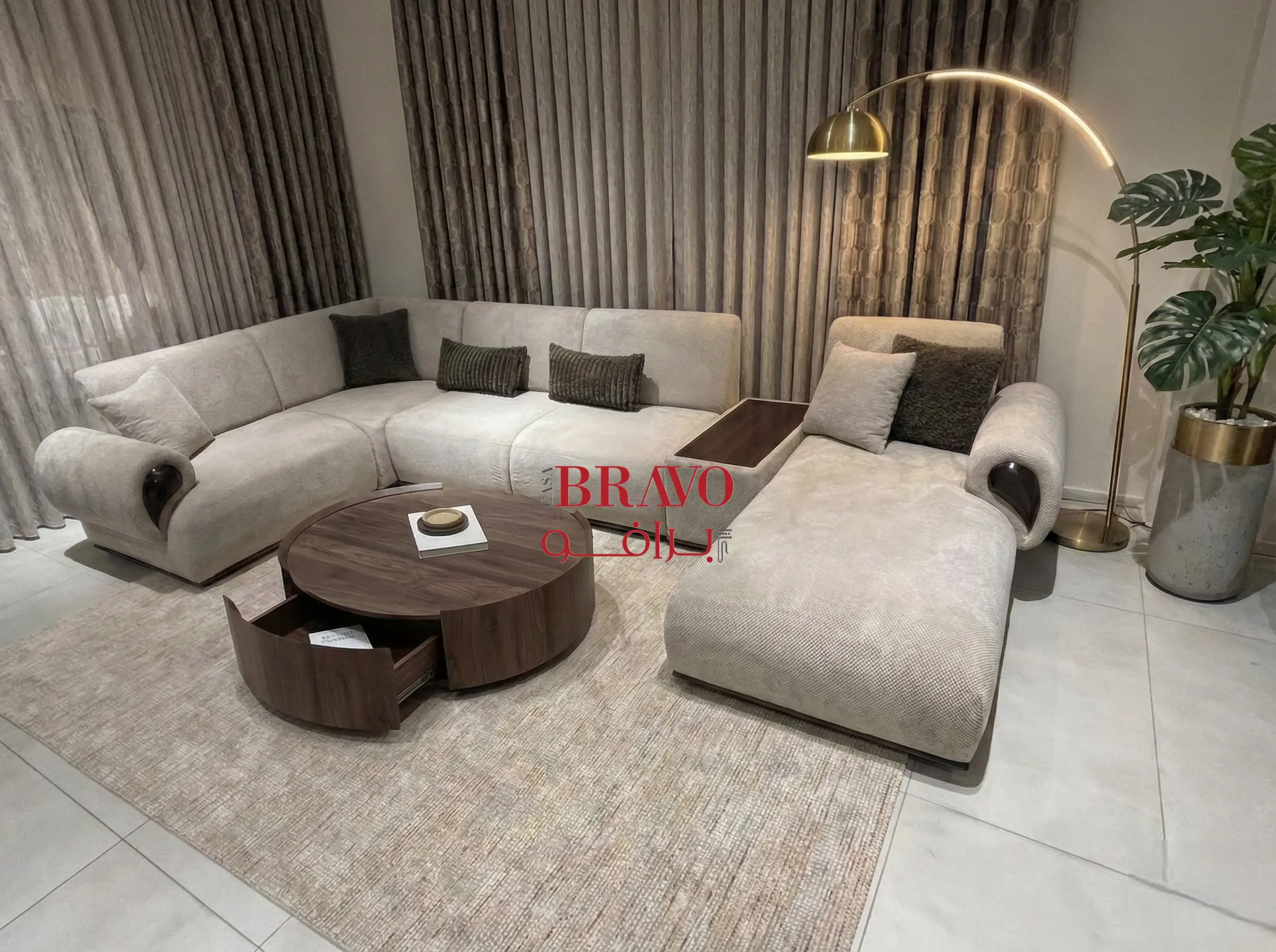 أريكة خشبية على شكل حرف U مع وحدة تحكم